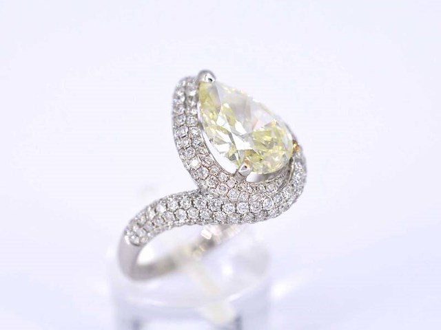 Witgouden diamanten ring met een pear shape diamant van 3.00 carat - afbeelding 4 van  8