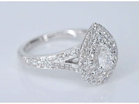 Witgouden druppelvormige entourage ring met diamanten - afbeelding 5 van  8