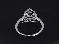 Witgouden druppelvormige entourage ring met diamanten - afbeelding 5 van  5