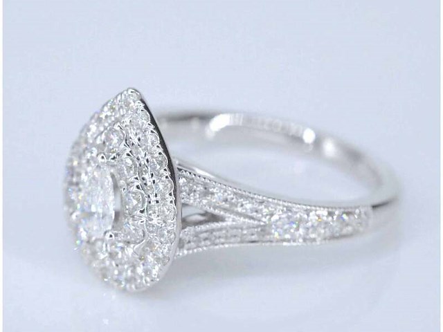 Witgouden druppelvormige entourage ring met diamanten - afbeelding 4 van  7