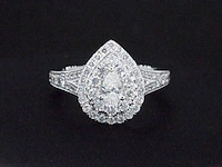Witgouden druppelvormige entourage ring met diamanten - afbeelding 4 van  6