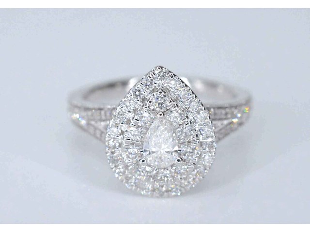 Witgouden druppelvormige entourage ring met diamanten - afbeelding 3 van  6