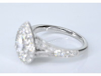 Witgouden druppelvormige entourage ring met diamanten - afbeelding 6 van  6