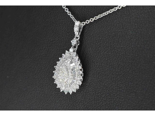 Witgouden druppelvormige hanger met diamanten - afbeelding 2 van  6