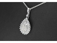 Witgouden druppelvormige hanger met diamanten - afbeelding 2 van  6