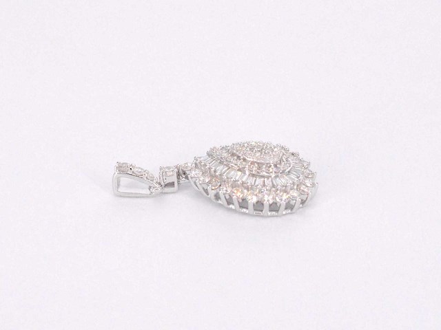 Witgouden druppelvormige hanger met diamanten - afbeelding 5 van  6