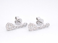 Witgouden druppelvormige oorhangers met diamanten - afbeelding 7 van  9