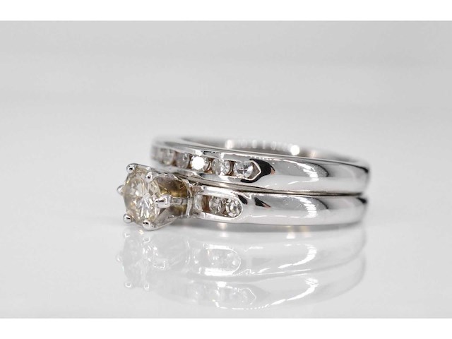 Witgouden dubbele ring met een briljant geslepen diamant - afbeelding 4 van  7