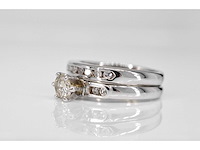 Witgouden dubbele ring met een briljant geslepen diamant - afbeelding 4 van  7
