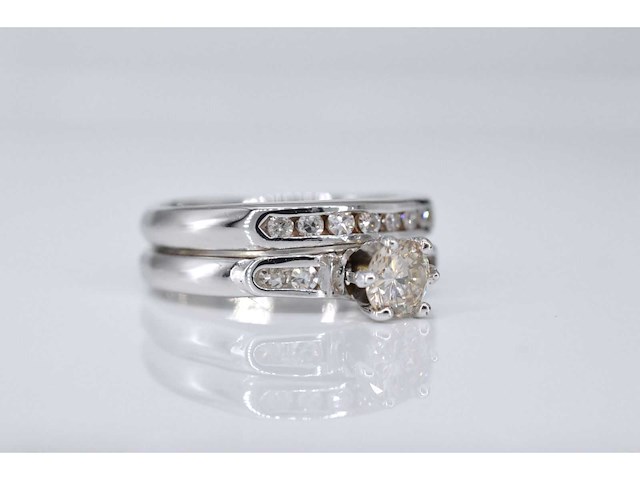 Witgouden dubbele ring met een briljant geslepen diamant - afbeelding 5 van  7