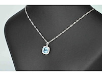 Witgouden entourage hanger bezet met topaas en diamanten, excl. ketting - afbeelding 4 van  8