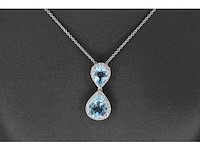 Witgouden entourage hanger bezet met topaas en natuurlijke diamanten, excl. ketting - afbeelding 3 van  8