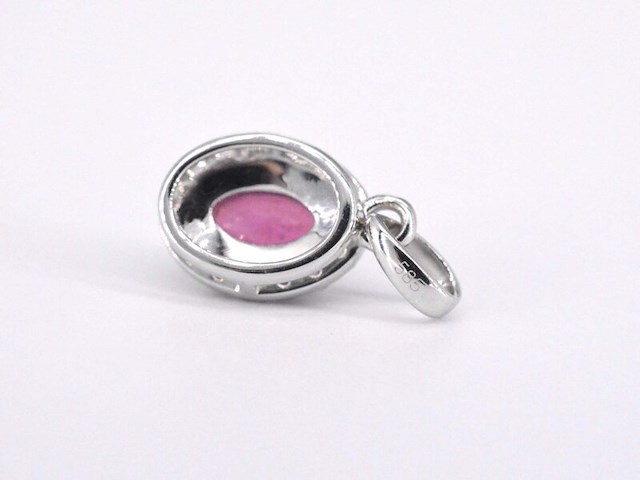 Witgouden entourage hanger met diamanten en robijn, excl. ketting - afbeelding 6 van  6