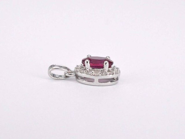Witgouden entourage hanger met diamanten en robijn, excl. ketting - afbeelding 5 van  8