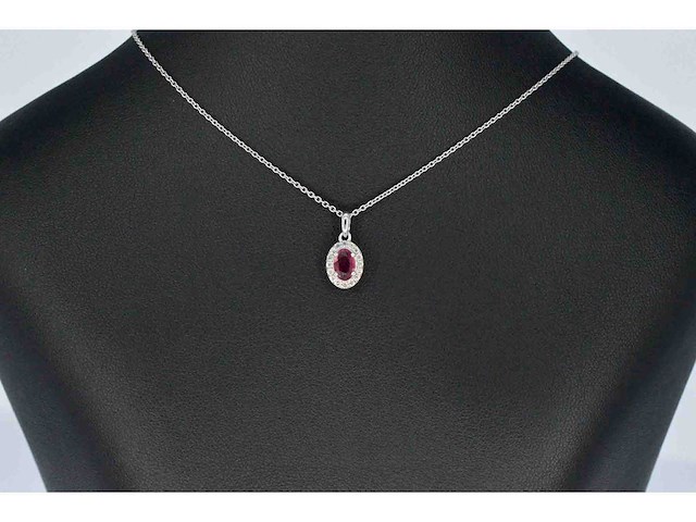 Witgouden entourage hanger met diamanten en robijn - afbeelding 2 van  7