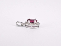 Witgouden entourage hanger met diamanten en robijn - afbeelding 6 van  7