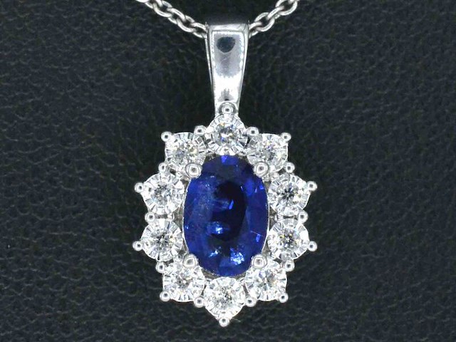 Witgouden entourage hanger met diamanten en saffier, excl. ketting - afbeelding 1 van  9