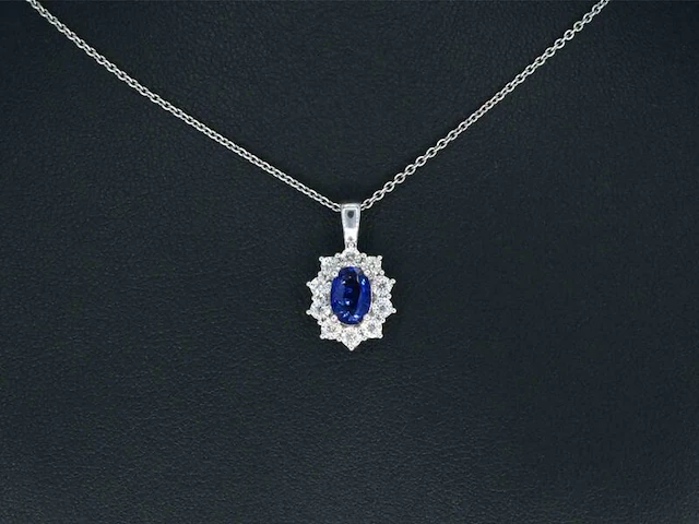 Witgouden entourage hanger met diamanten en saffier (excl. ketting) - afbeelding 2 van  9