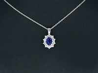 Witgouden entourage hanger met diamanten en saffier (excl. ketting) - afbeelding 2 van  9