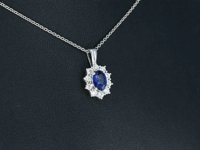 Witgouden entourage hanger met diamanten en saffier (excl. ketting) - afbeelding 4 van  9