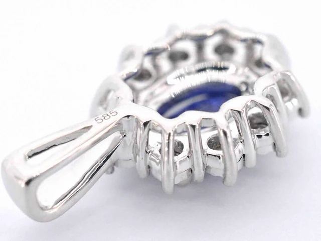Witgouden entourage hanger met diamanten en saffier (excl. ketting) - afbeelding 7 van  9