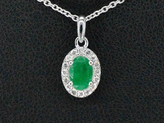 Witgouden entourage hanger met diamanten en smaragd, excl. ketting - afbeelding 1 van  8