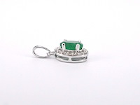 Witgouden entourage hanger met diamanten en smaragd, excl. ketting - afbeelding 5 van  8