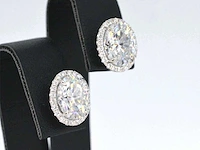 Witgouden entourage oorbellen diamant - afbeelding 5 van  10