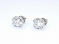 Witgouden entourage oorbellen diamant - afbeelding 9 van  10