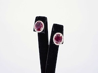 Witgouden entourage oorbellen diamanten en robijn - afbeelding 4 van  6