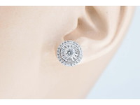 Witgouden entourage oorbellen gezet met 1.20 carat - afbeelding 2 van  6