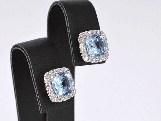 Witgouden entourage oorbellen grote topazen en diamanten - afbeelding 5 van  8