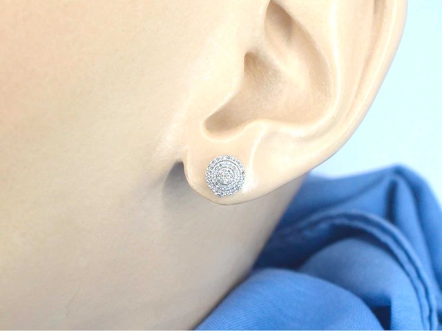 Witgouden entourage oorbellen met diamant - afbeelding 2 van  9