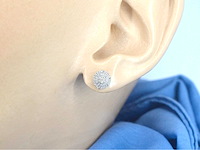 Witgouden entourage oorbellen met diamant - afbeelding 2 van  9