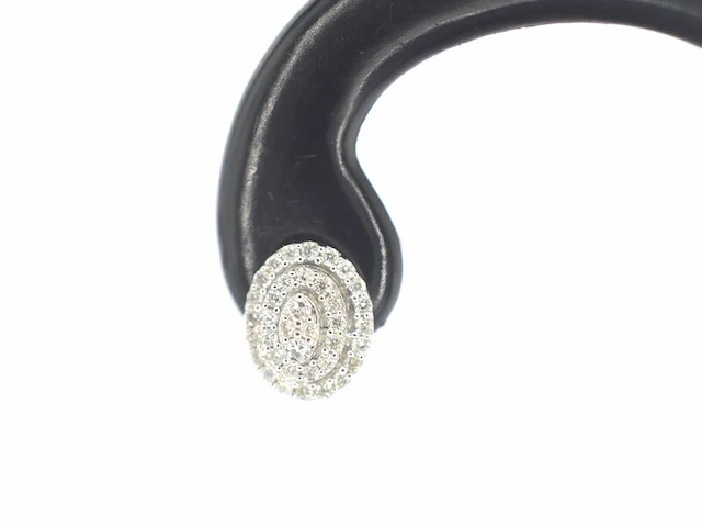 Witgouden entourage oorbellen met diamant - afbeelding 3 van  8