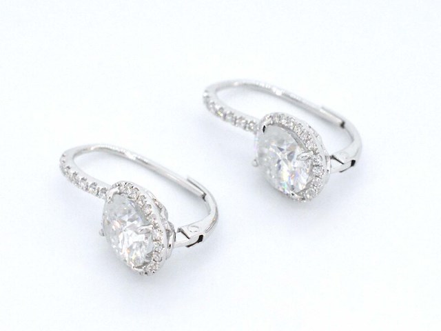 Witgouden entourage oorbellen met diamanten en een gemaakte ovale briljant - afbeelding 6 van  9