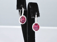 Witgouden entourage oorbellen met diamanten en robijn - afbeelding 4 van  7