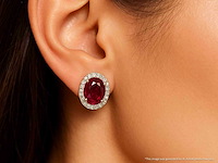 Witgouden entourage oorbellen met diamanten en robijn - afbeelding 2 van  9