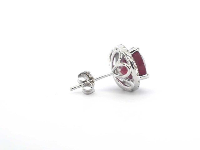 Witgouden entourage oorbellen met diamanten en robijn - afbeelding 6 van  9