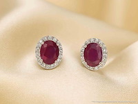 Witgouden entourage oorbellen met diamanten en robijn - afbeelding 9 van  10