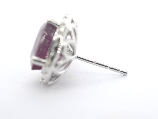 Witgouden entourage oorbellen met diamanten en robijn - afbeelding 8 van  10