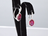 Witgouden entourage oorbellen met diamanten en robijn - afbeelding 2 van  8