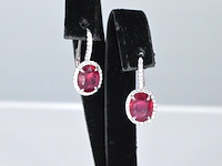 Witgouden entourage oorbellen met diamanten en robijn - afbeelding 3 van  8