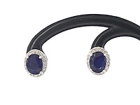 Witgouden entourage oorbellen met diamanten en saffier - afbeelding 1 van  9