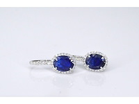 Witgouden entourage oorbellen met diamanten en saffier - afbeelding 5 van  8