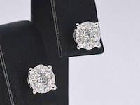 Witgouden entourage oorbellen met diamanten - afbeelding 6 van  10