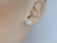 Witgouden entourage oorbellen met diamanten - afbeelding 3 van  10