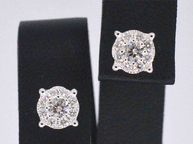Witgouden entourage oorbellen met diamanten - afbeelding 1 van  10