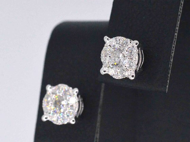 Witgouden entourage oorbellen met diamanten - afbeelding 5 van  11