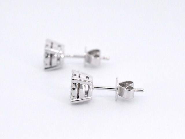 Witgouden entourage oorbellen met diamanten - afbeelding 7 van  11